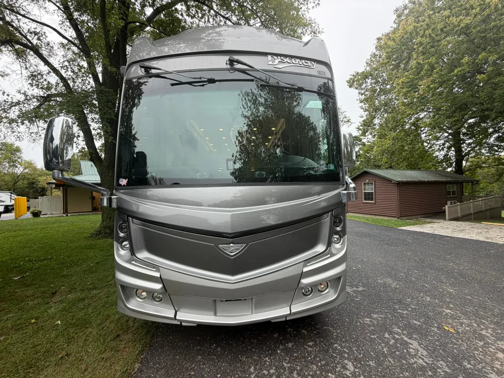 2022 Fleetwood Discovery LXE 36HQ - Photo 2