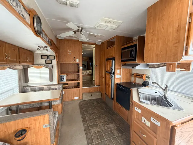 2005 Forest River Wildcat 27RL, Photos photo 10
