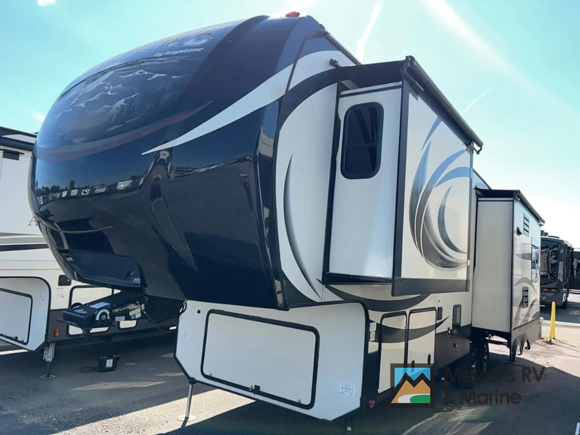 2015 Keystone Alpine 3010RE - Photo 3