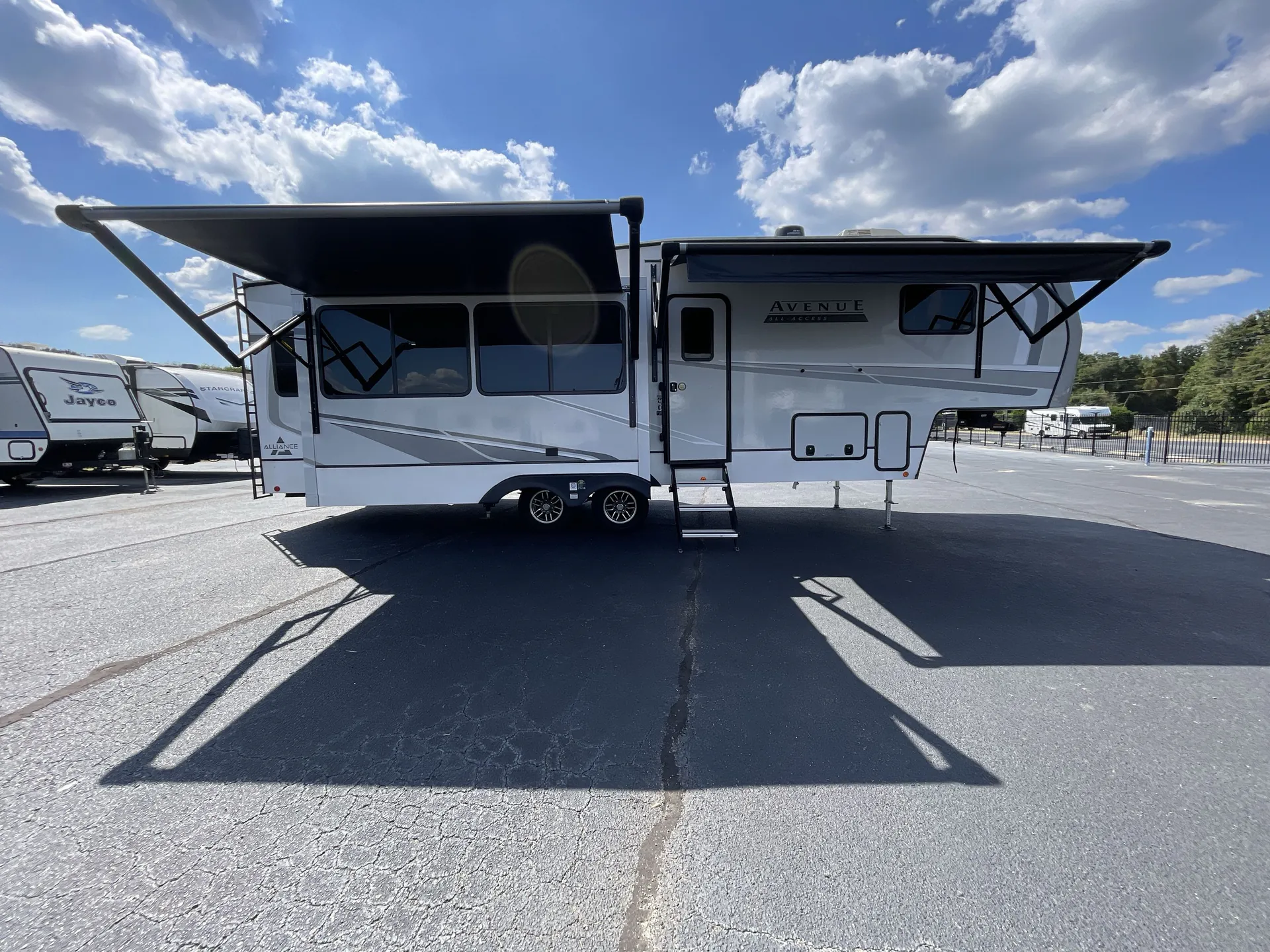 2024 Alliance RV Avenue 29RL — campside