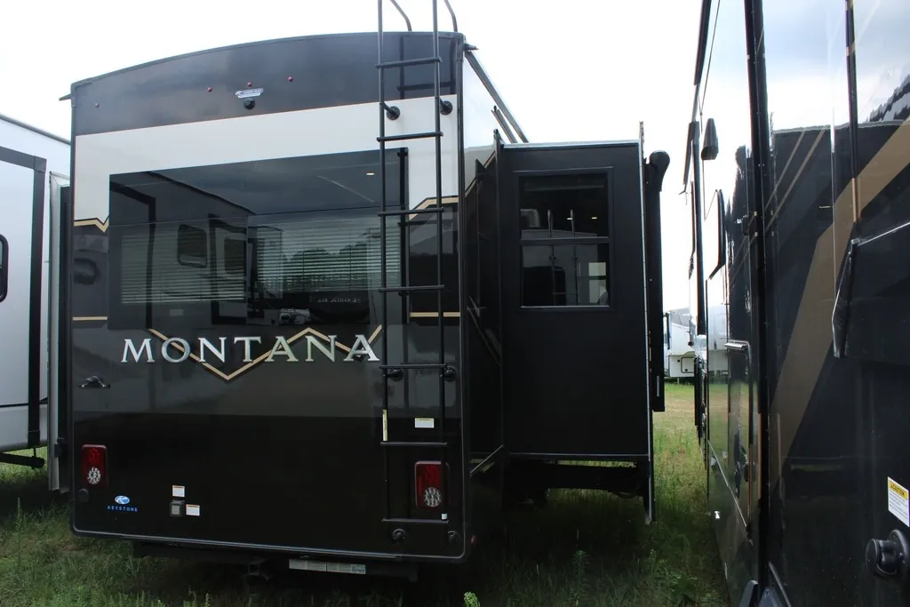 2025 Keystone Montana 3623EB - Photo 4