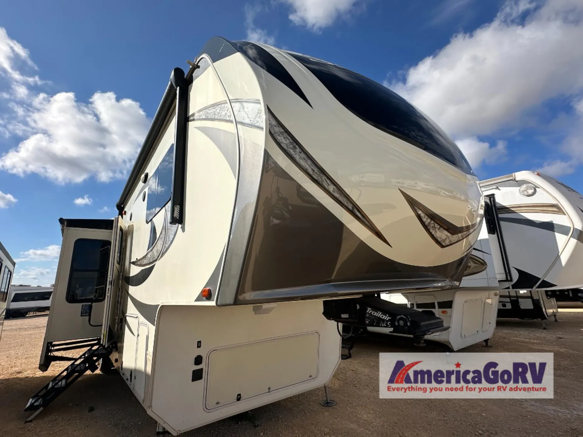 2018 Grand Design Solitude 375RES-R - Photo 2