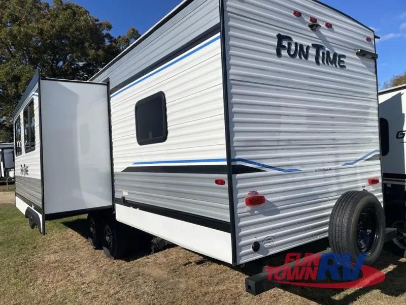 2024 CrossRoads RV Fun Time 290SK - Photo 4