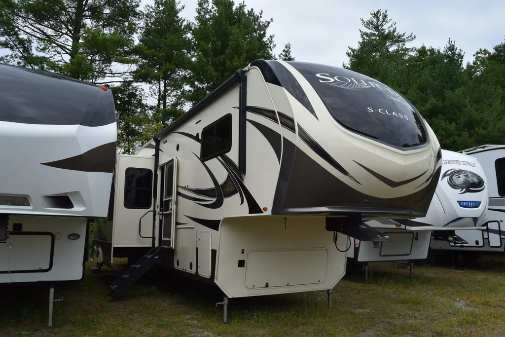 2021 Grand Design Solitude 3740BH-R - Photo 4