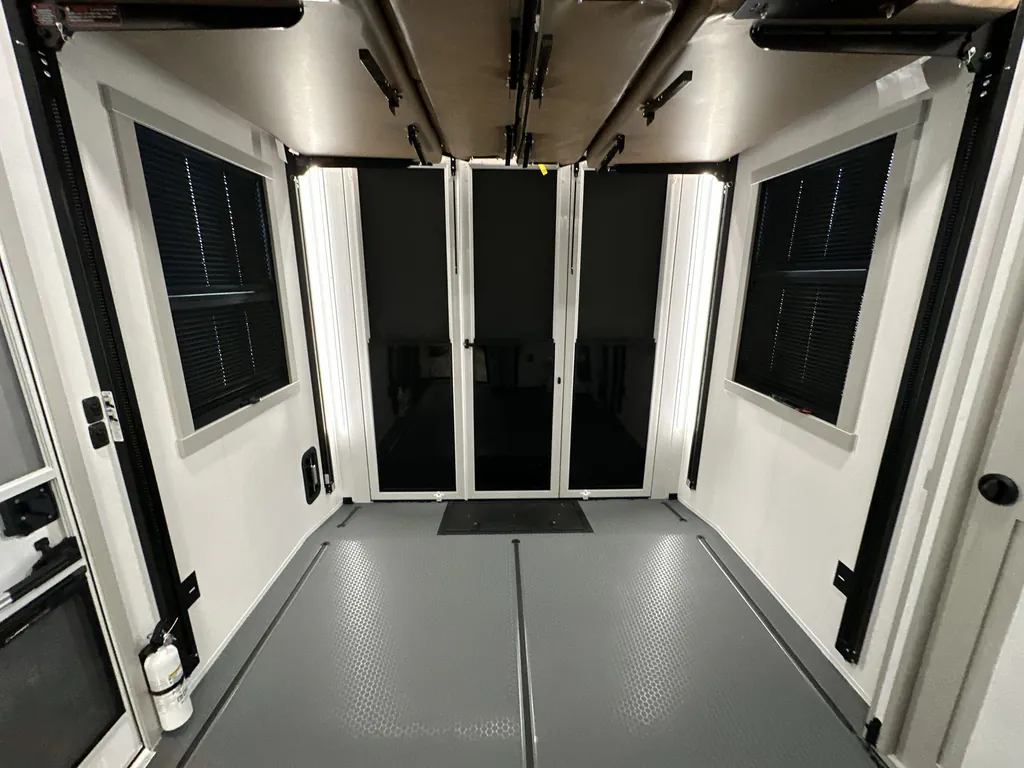 2026 Brinkley Model G 3520, Photos photo 23