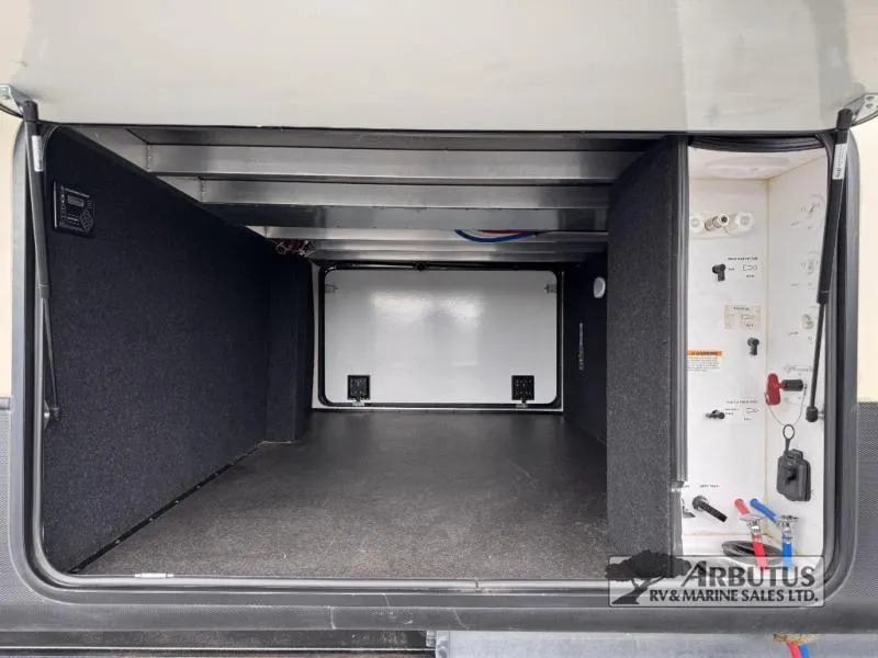2018 Keystone RV Montana High Country 305RL - Photo 3