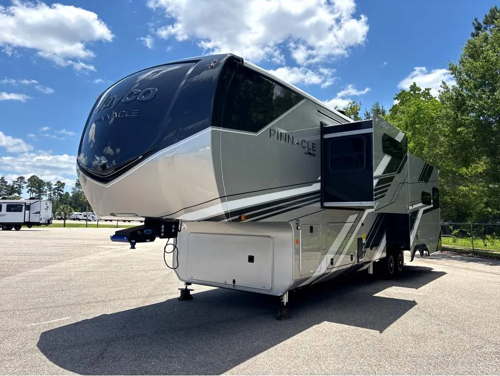2026 Jayco Pinnacle 36FBTS - Photo 4