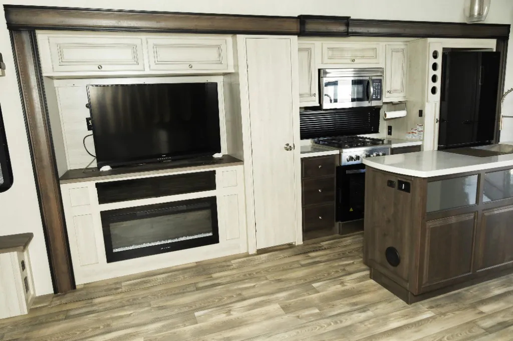 2023 Forest River Cardinal Luxury 380RLX, Photos photo 9