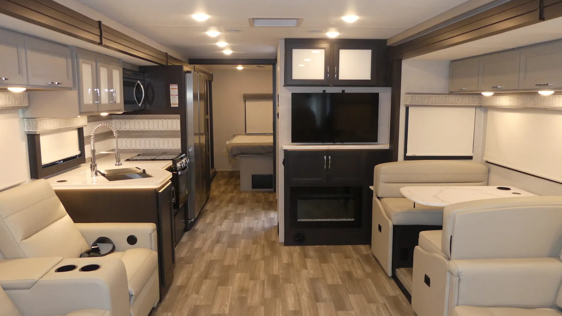 2026 Thor Motor Coach Luminate CC35 - Photo 3