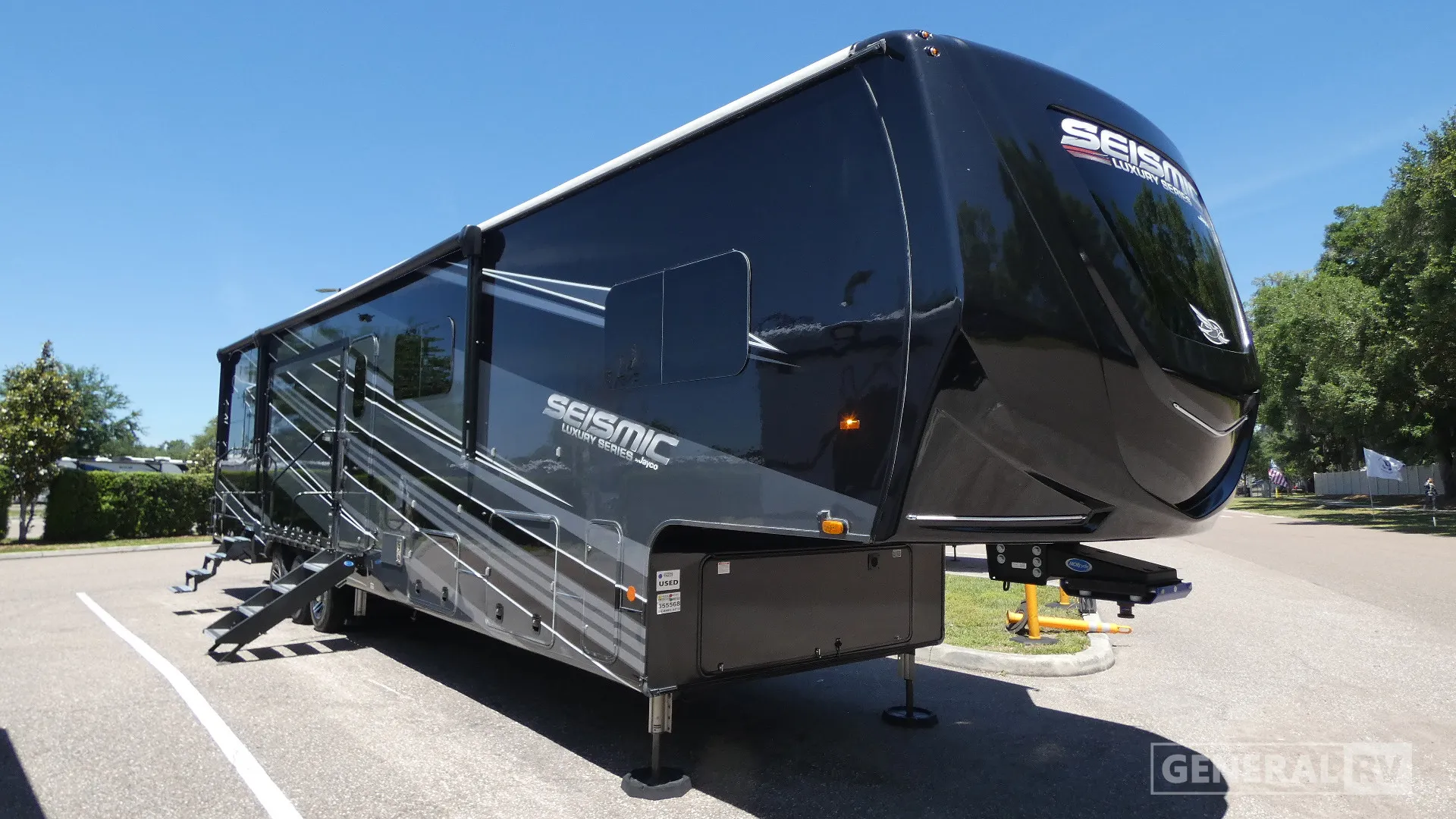 2023 Jayco Seismic 4113 - Photo 2