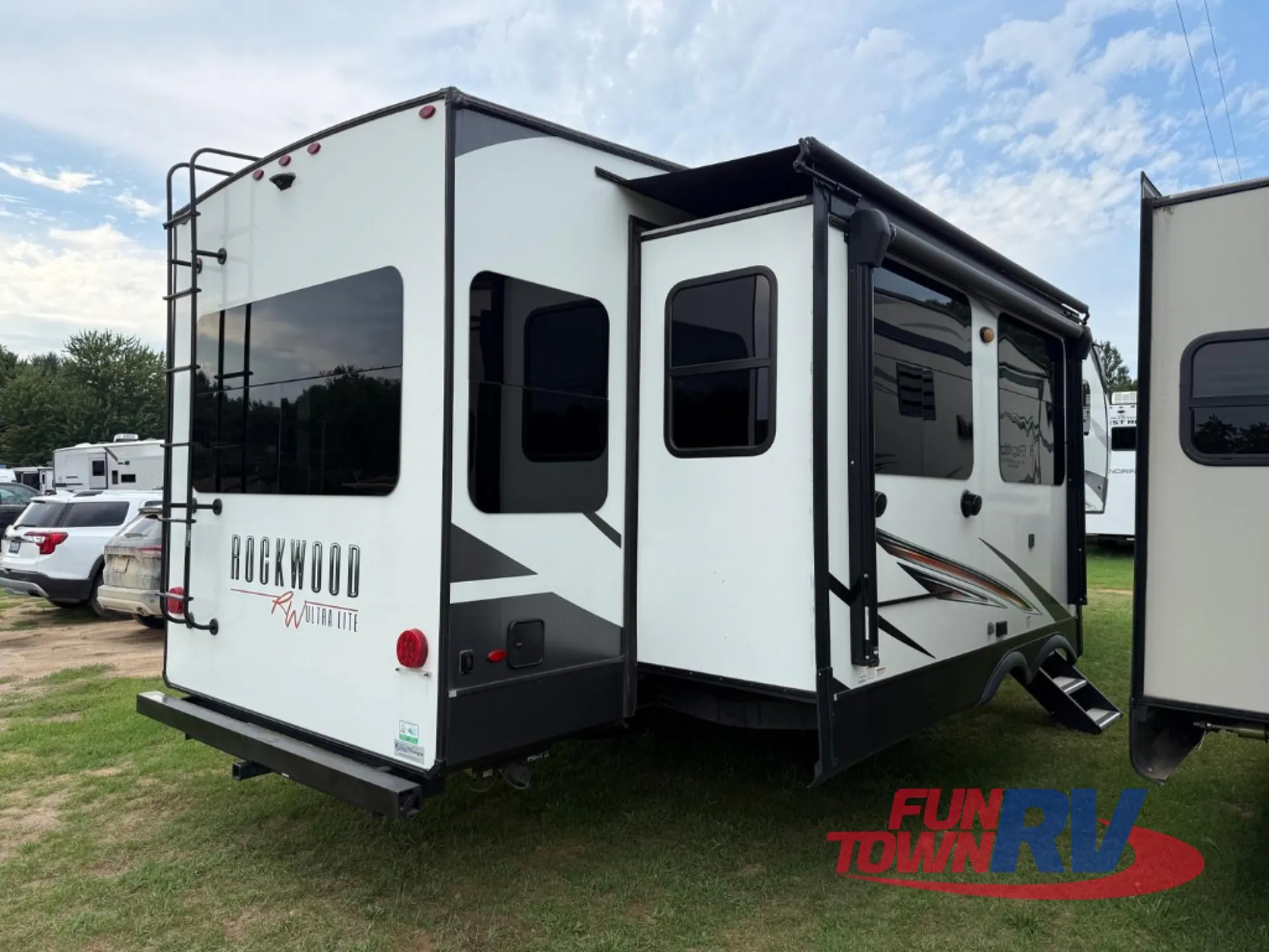 2021 Forest River Rockwood Ultra Lite 2883WS - Photo 3