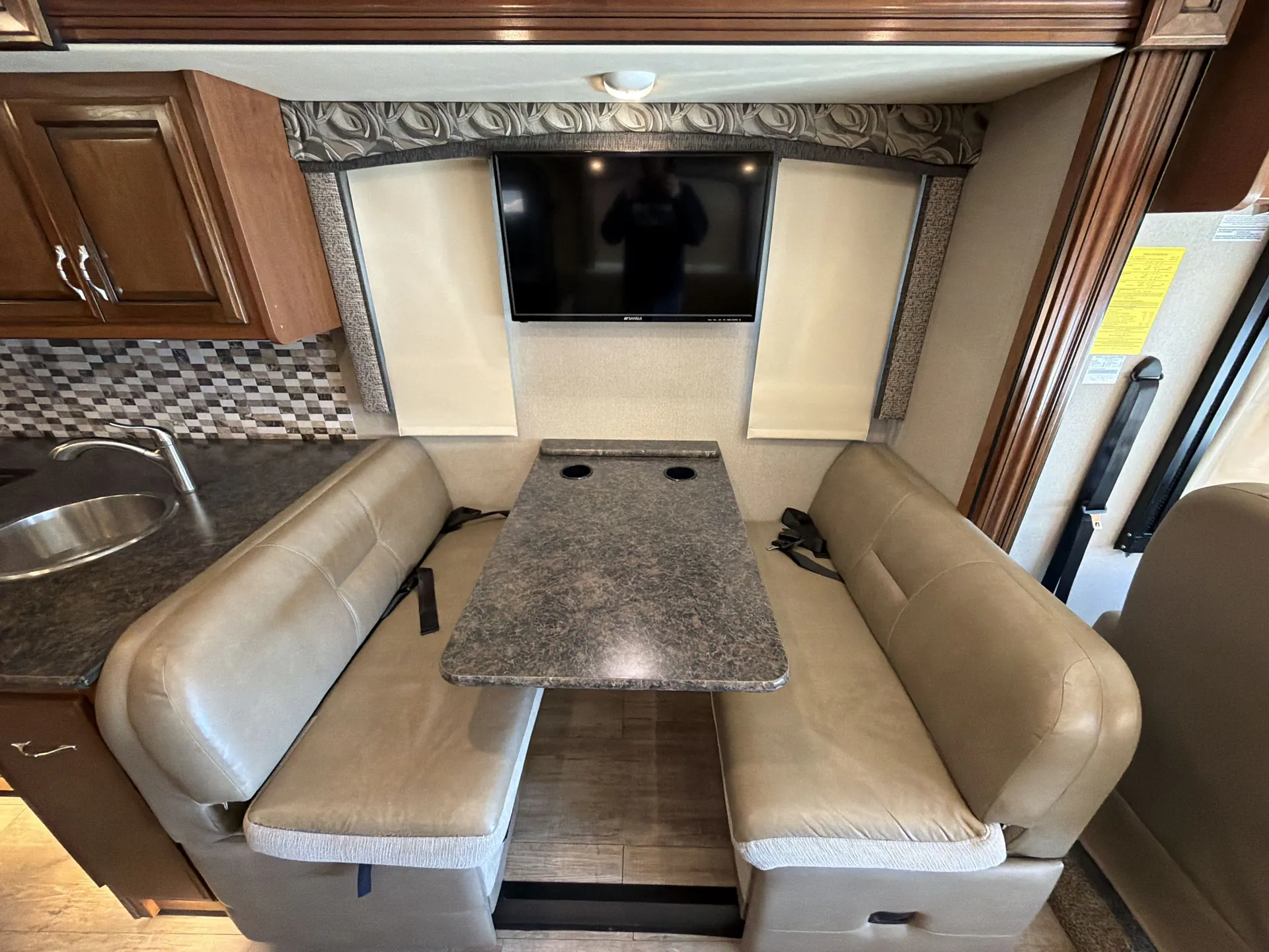 2017 fleetwood Flair 30P — living area main