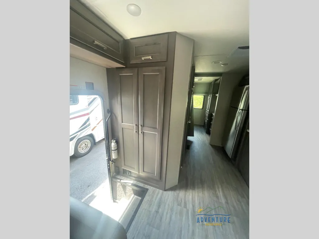 2024 Thor Motor Coach Magnitude Super C XG32, Photos photo 12