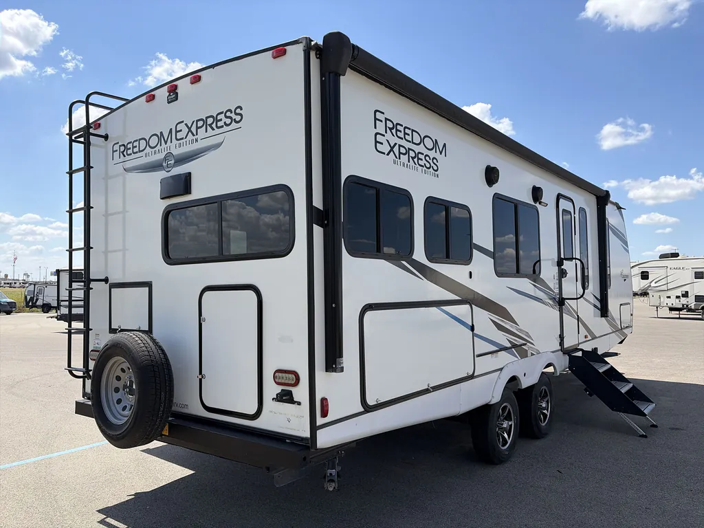2023 Coachmen Freedom Express Ultra Lite 274RKS, Photos photo 5
