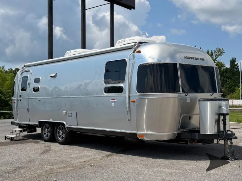 2016 Airstream International Serenity 27FB - Photo 2