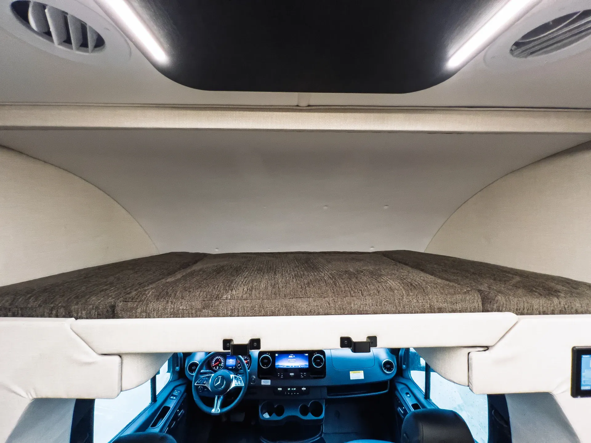 2027 Tiffin Wayfarer 25 PW dealer photo 5 from La Mesa RV Center