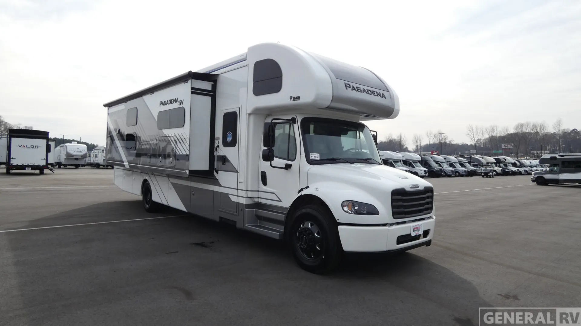 2026 Thor Motor Coach Pasadena SV 38XL - Photo 2