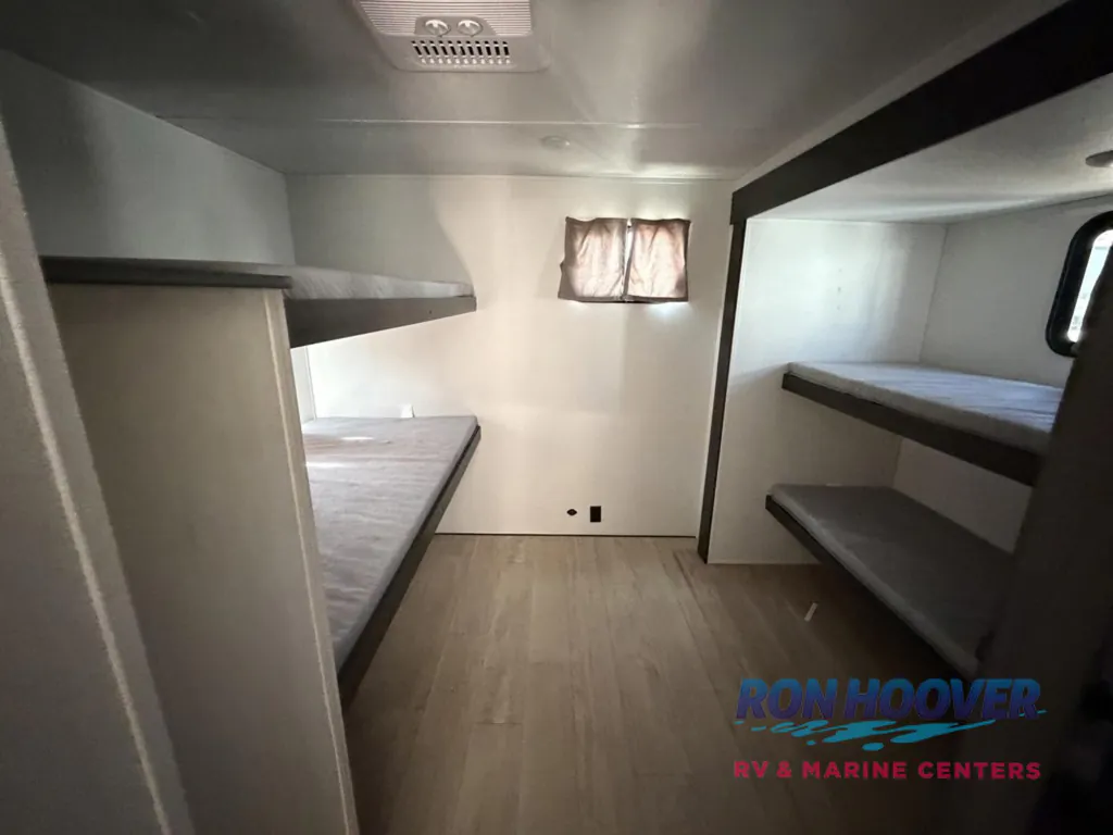 2027 Shasta I-5 532BEDS, Photos photo 32