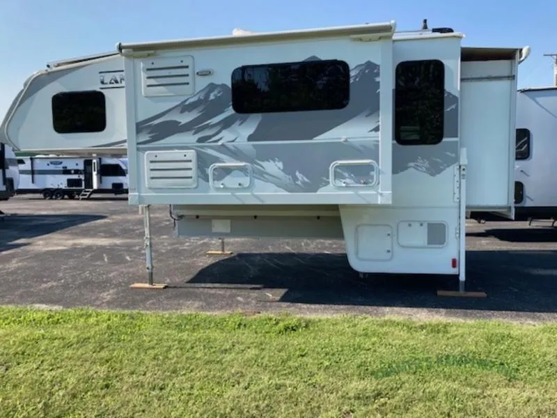 2020 Lance Lance Truck Campers Used    1172 - Photo 2