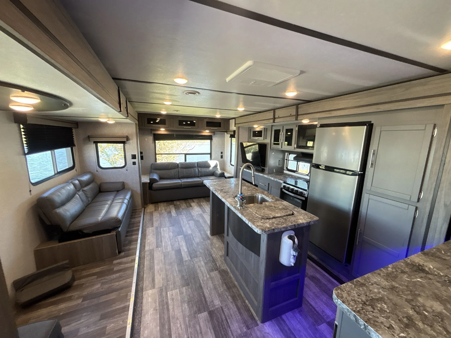 2021 CrossRoads Volante 34RE — living area main