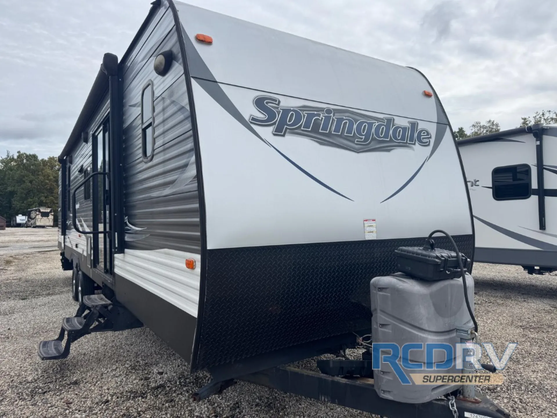 2016 Keystone Springdale 38FL - Photo 2