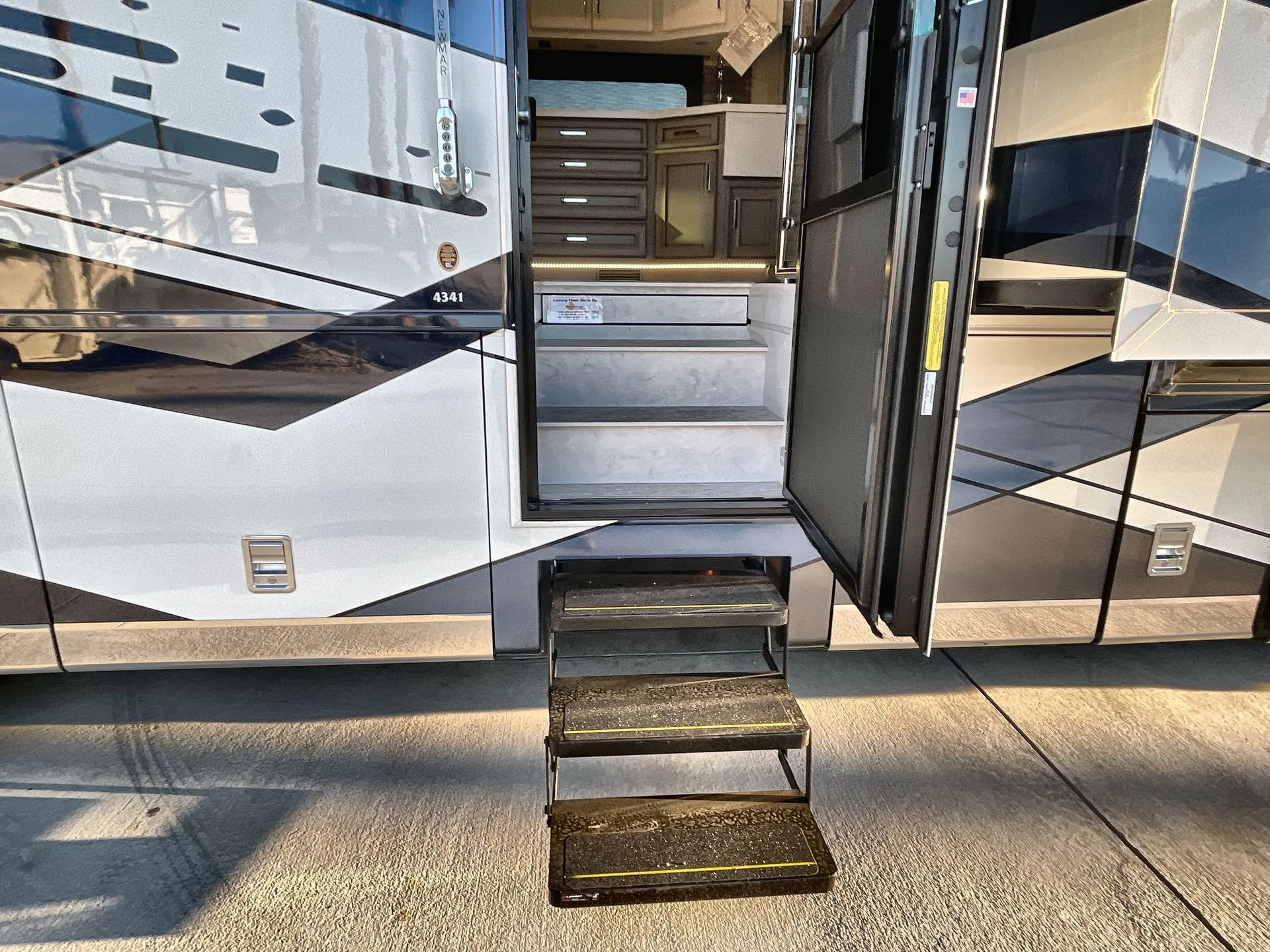 2025 Newmar Supreme Aire 4341 - Photo 4