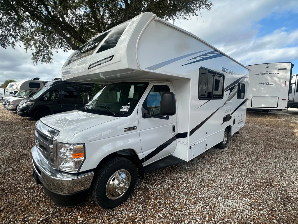 2026 Coachmen Freelander 22XG, Photos photo 4
