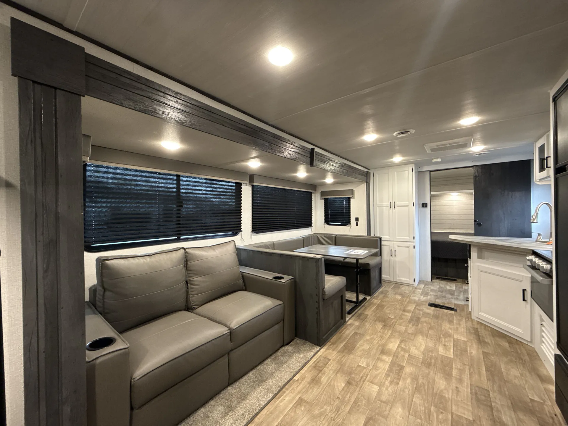 2022 Keystone Hideout 28BHSWE — living area main
