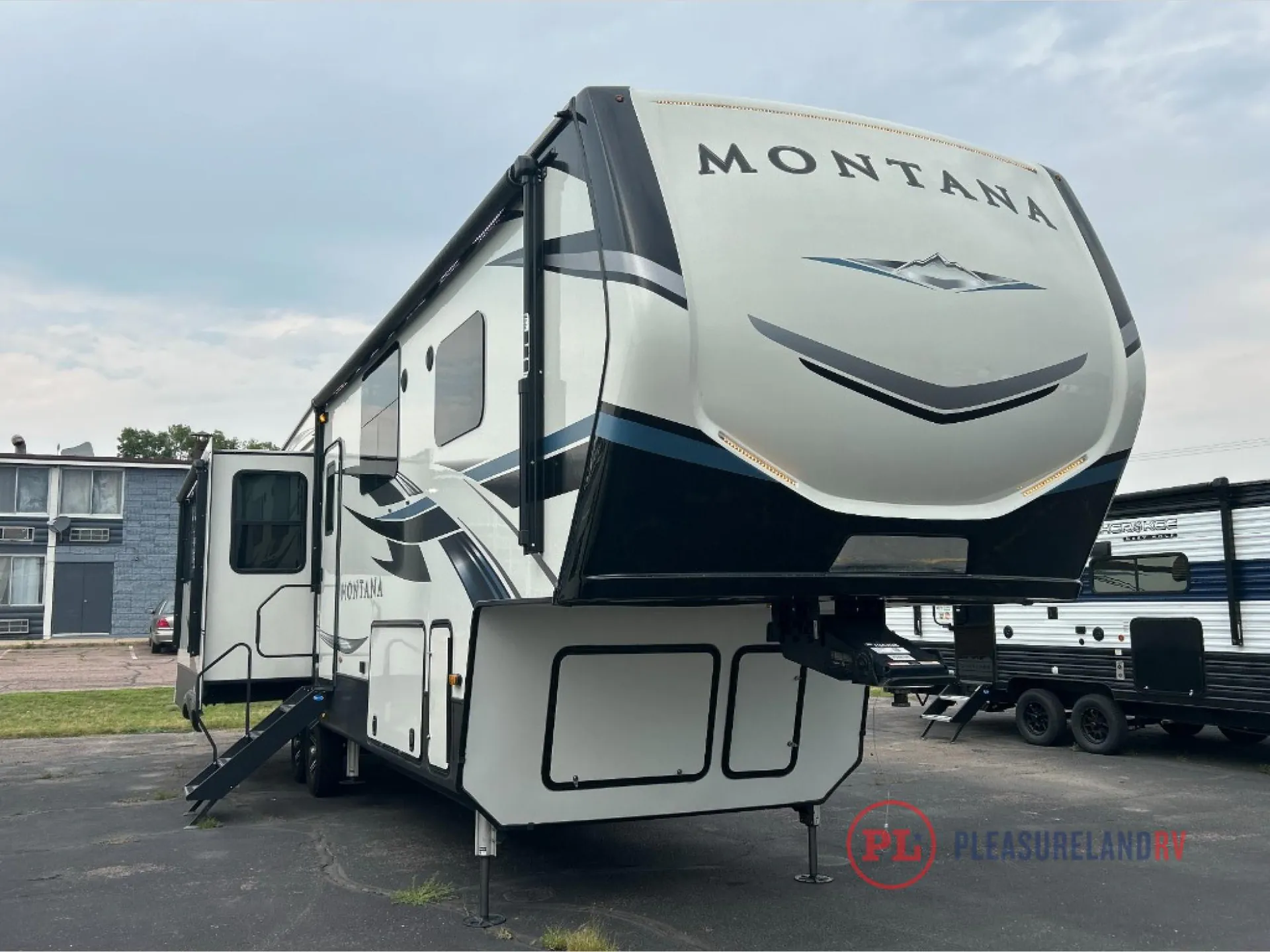 2021 Keystone Montana 3230CK - Photo 2