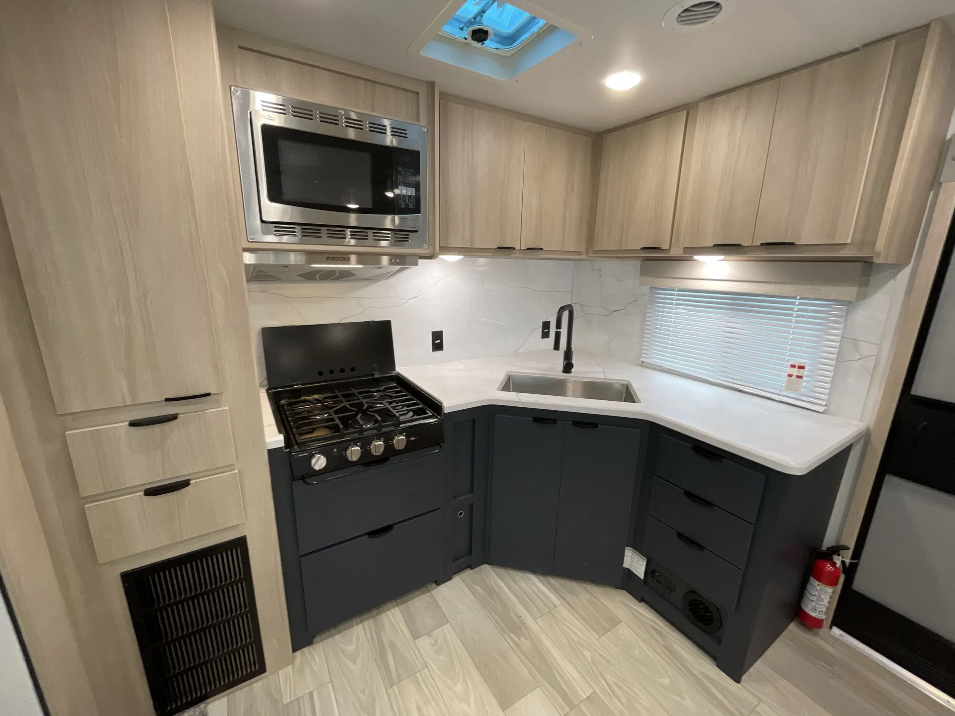 2023 Winnebago Minnie 2832FK — living area main