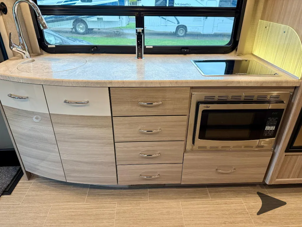 2022 Thor Motor Coach Tiburon 24FB, Photos photo 32