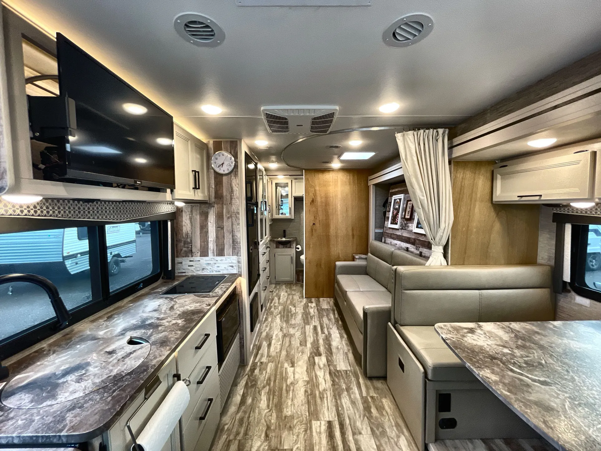2023 Thor Motor Coach Axis 24.4 - Photo 3