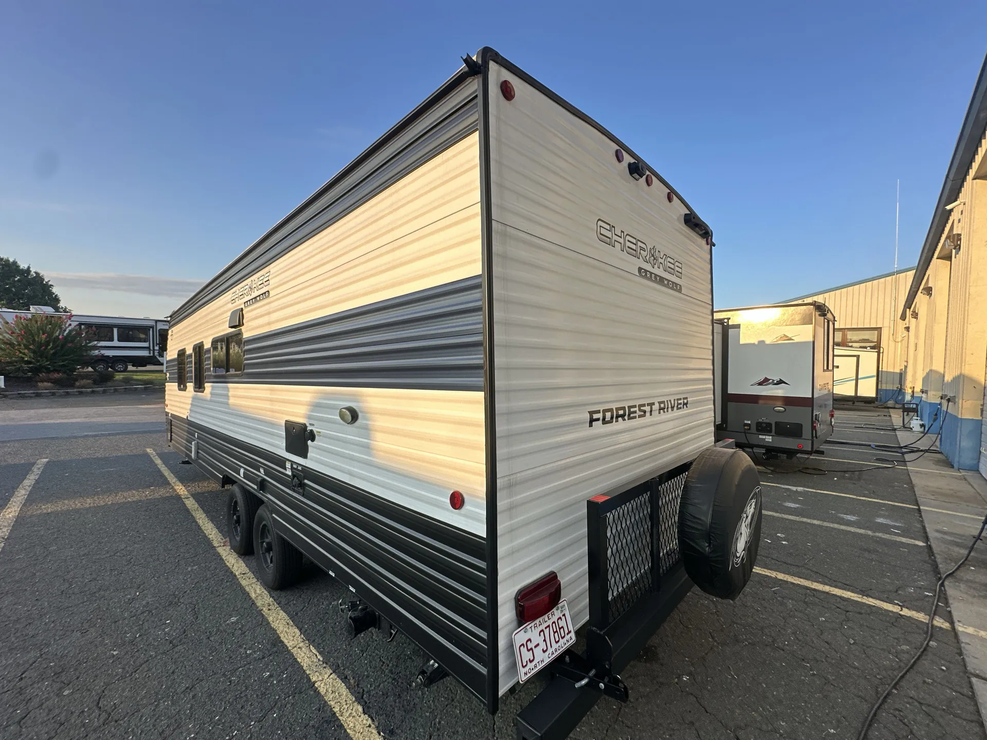 2025 Forest River Cherokee Grey Wolf 26DJSE — backside