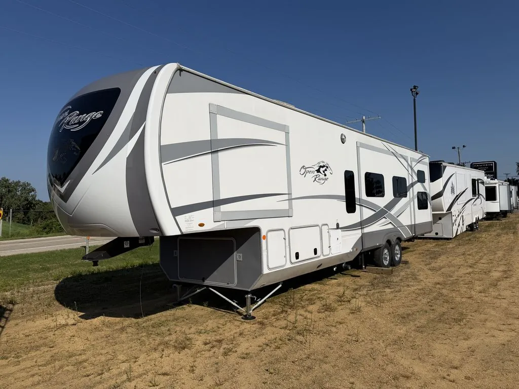 2021 Highland Ridge Open Range OF427BHS dealer photo 2 from Hawkeye RV