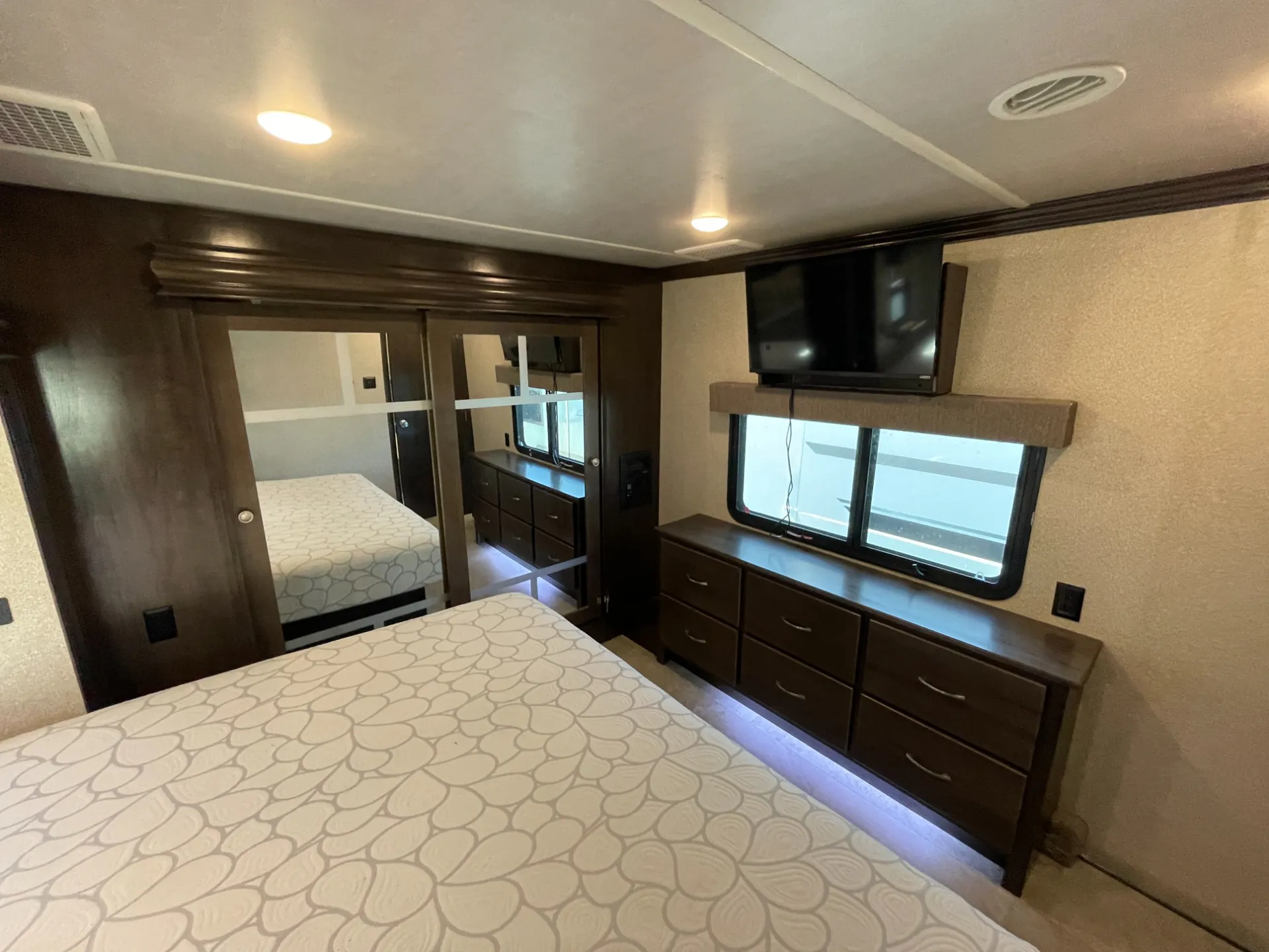 2020 Forest River Cedar Creek Hathaway Edition 36CK2 — Photo 5