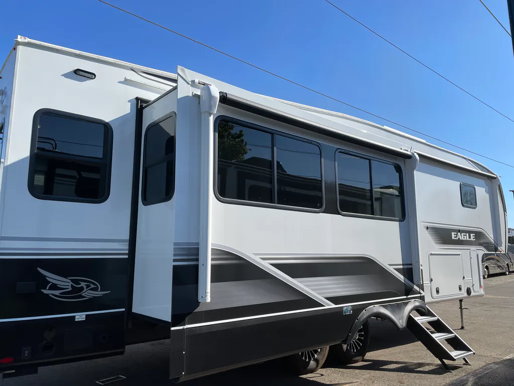 2026 Jayco Eagle 321RSTS, Photos photo 3