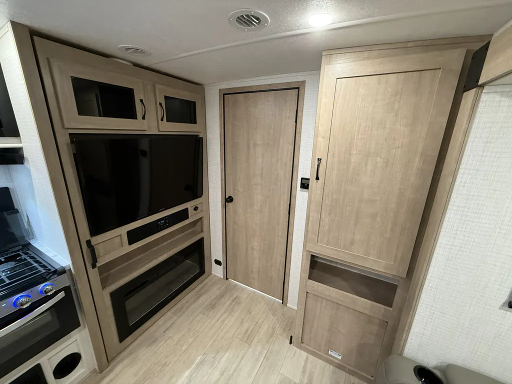 2025 Forest River Solaire 2420RBS, Photos photo 18