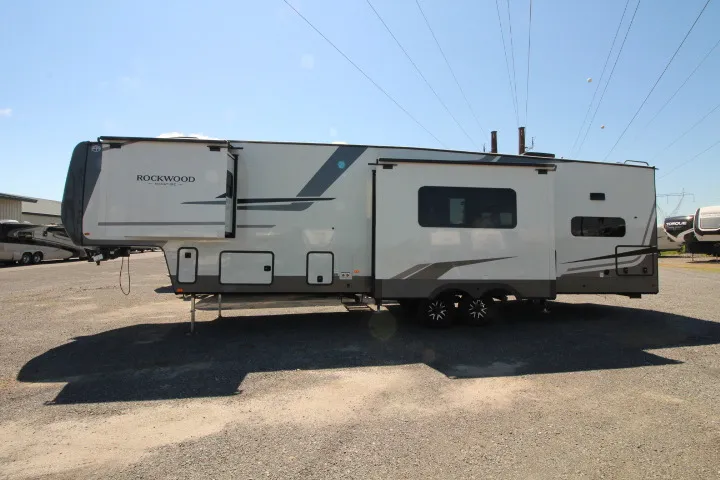 2027 Forest River Rockwood Signature 404SRK - Photo 4