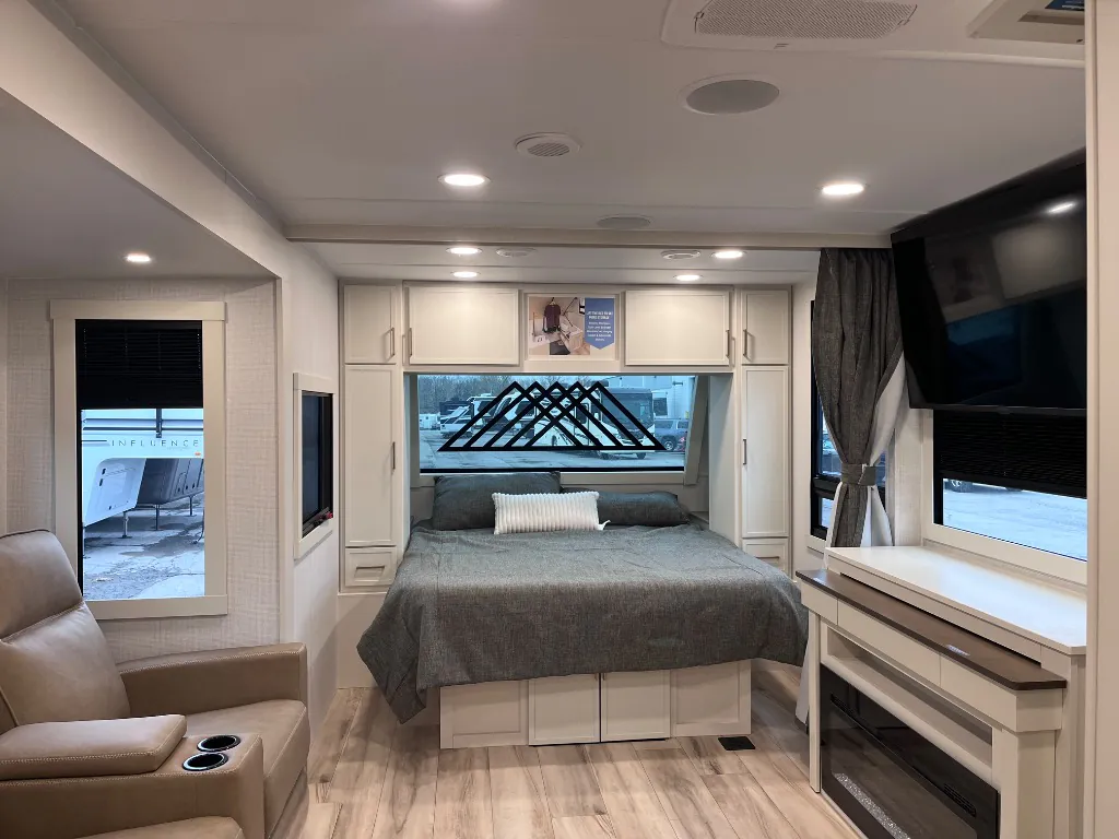 2026 Brinkley Model I 235, Photos photo 10
