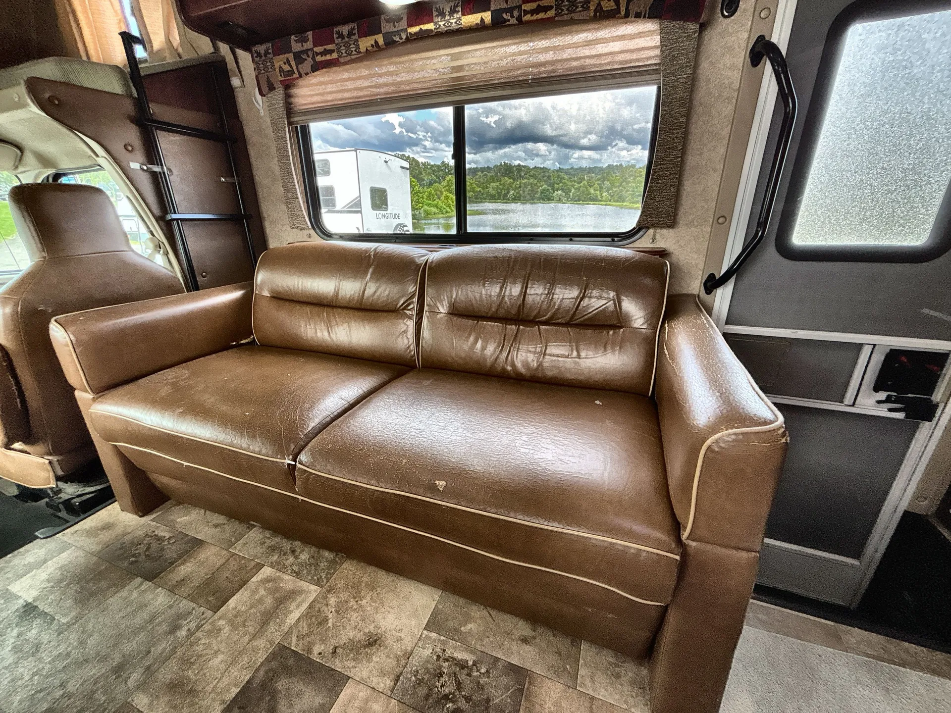 2013 Forest River Sunseeker 3050S — living area main