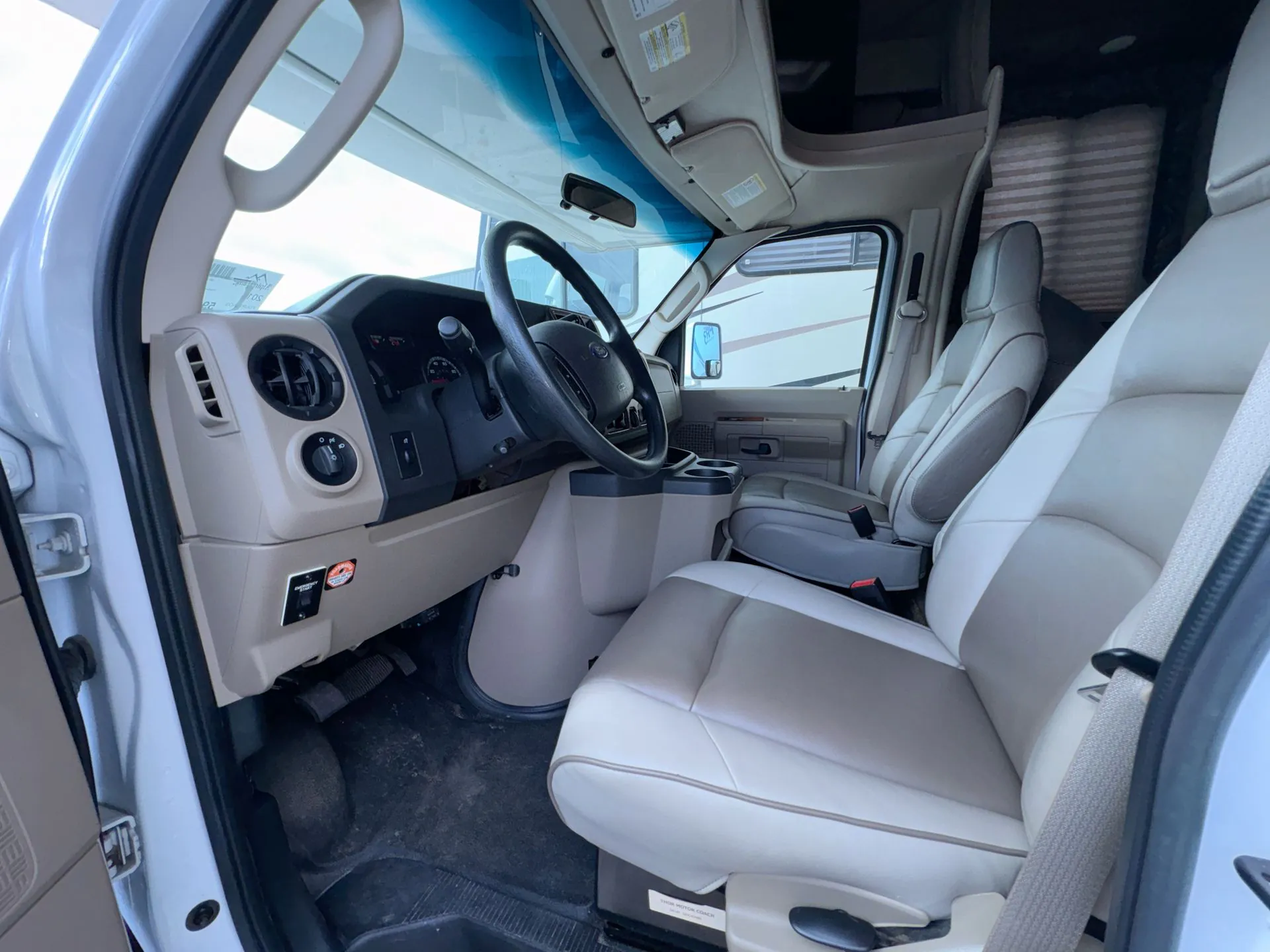 2016 Thor Motor Coach Four Winds 23U - Photo 4