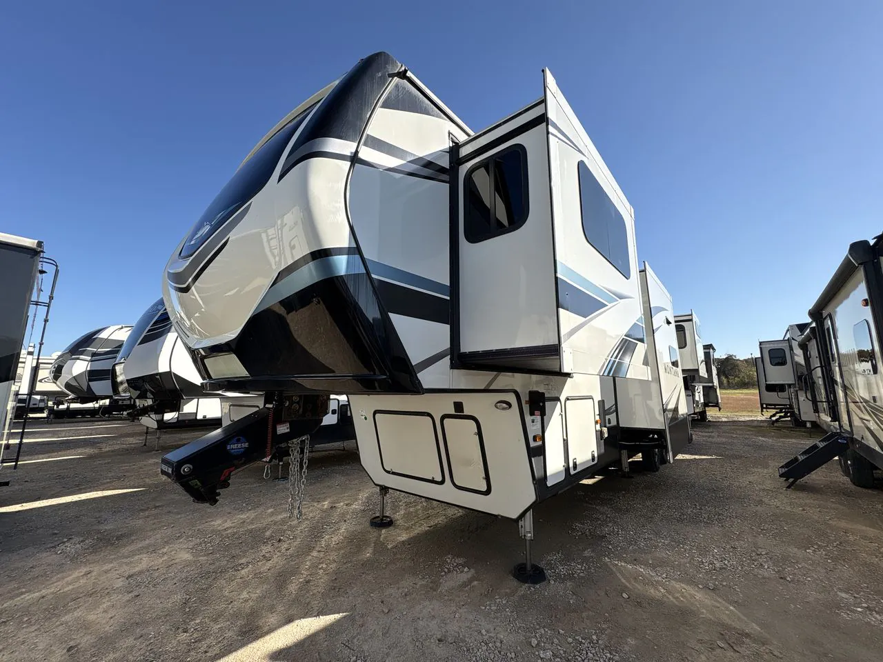 2021 Keystone Montana 3761FL - Photo 2