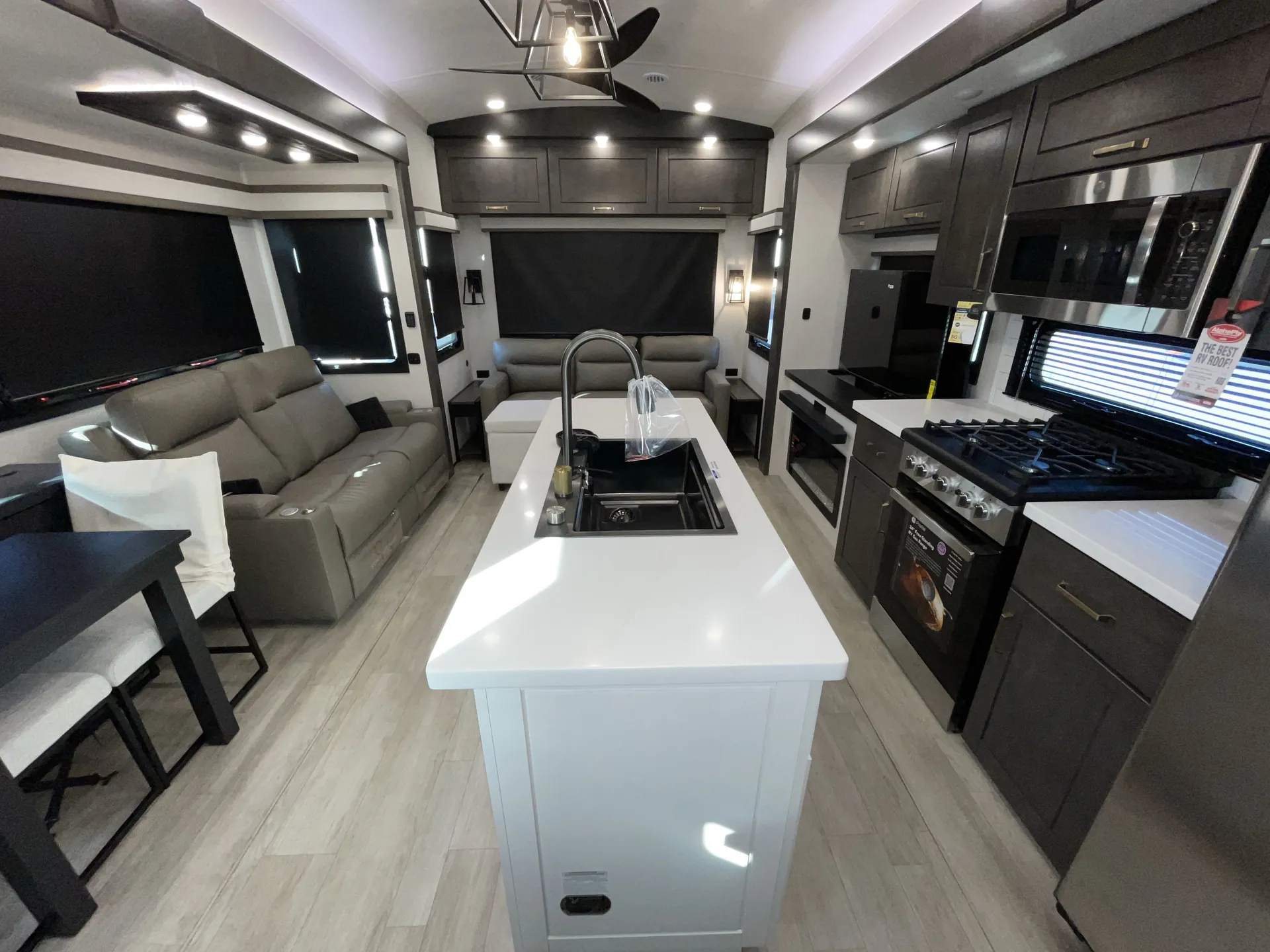 2026 Heartland Bighorn 31RL — living area main