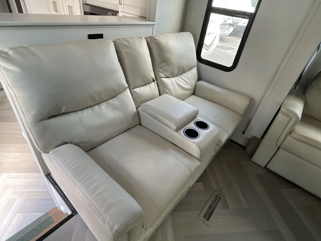 2024 Prime Time Crusader 375FLS, Photos photo 8