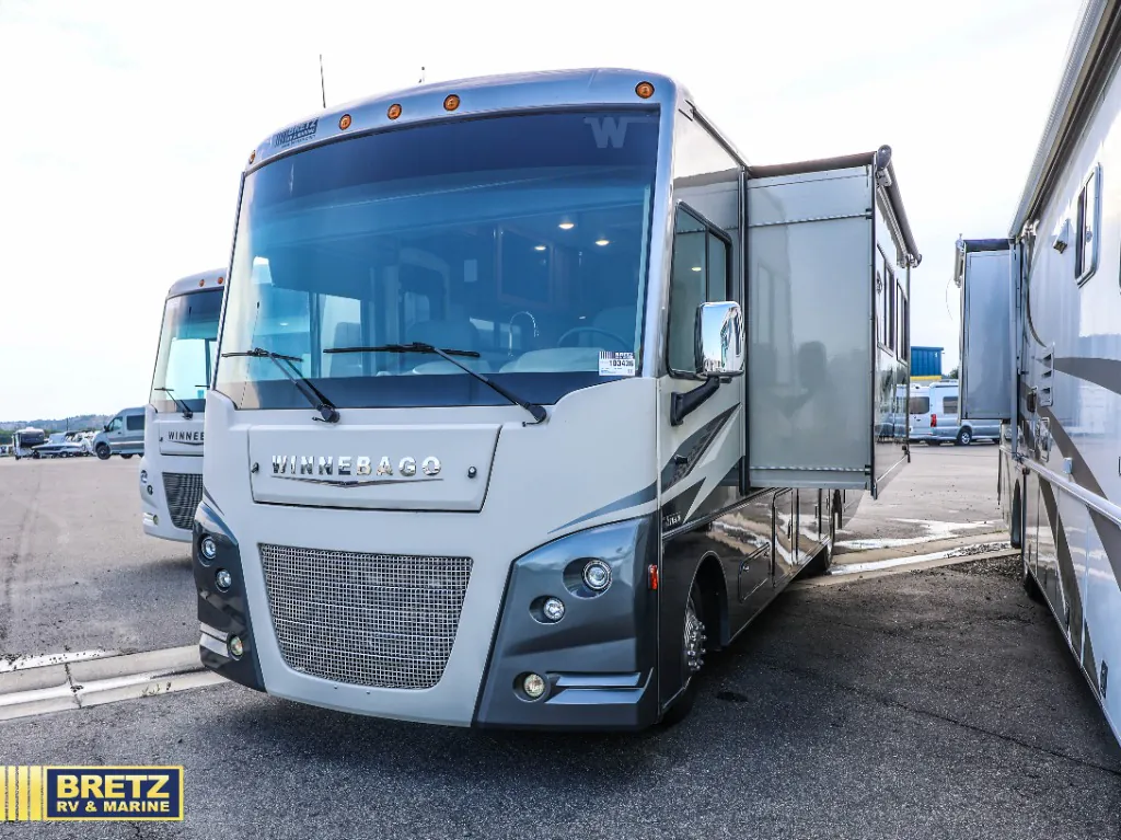 2021 Winnebago Sunstar 32M - Photo 4