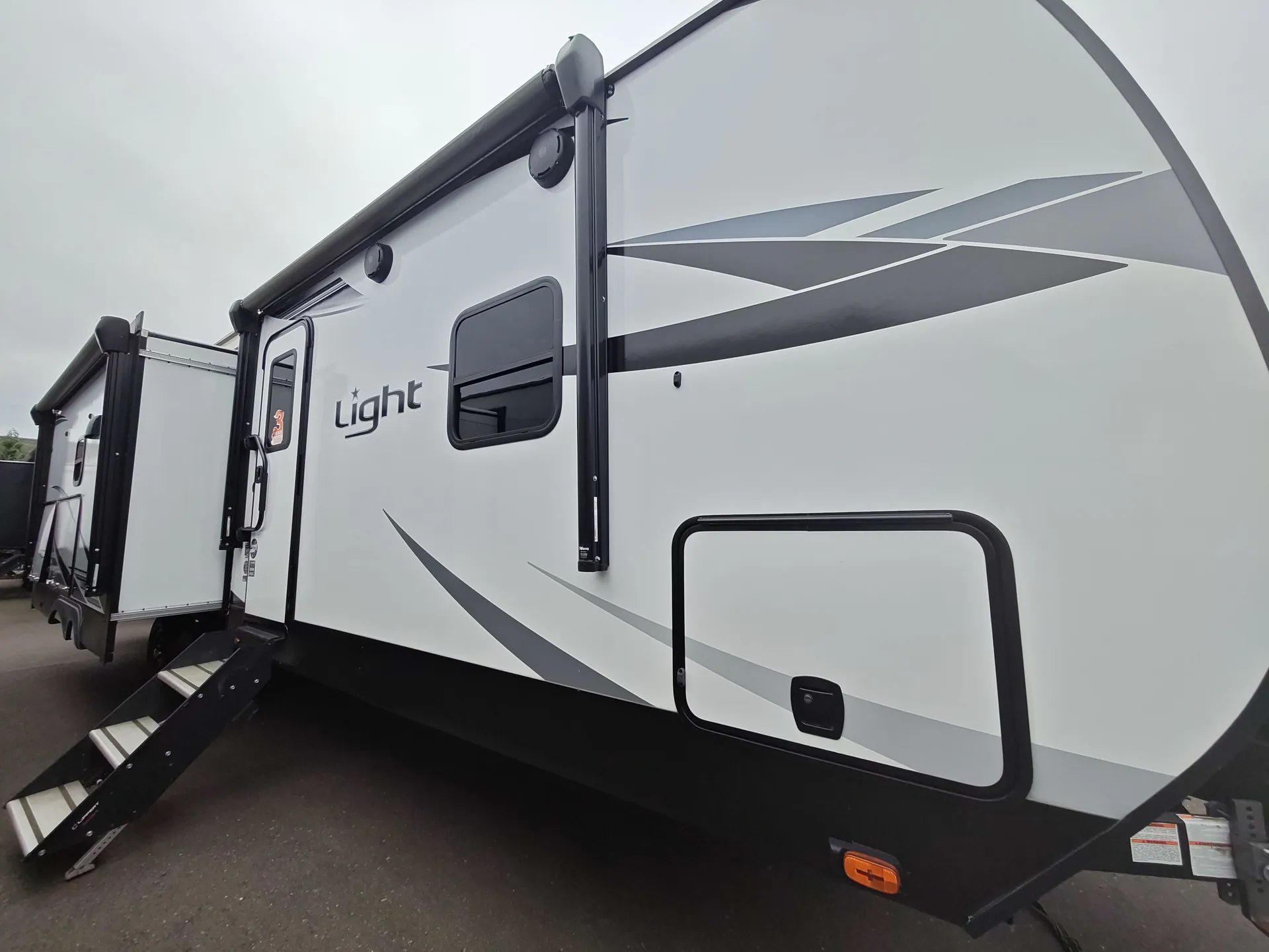 2024 Highland Ridge Light 275RLS — campside