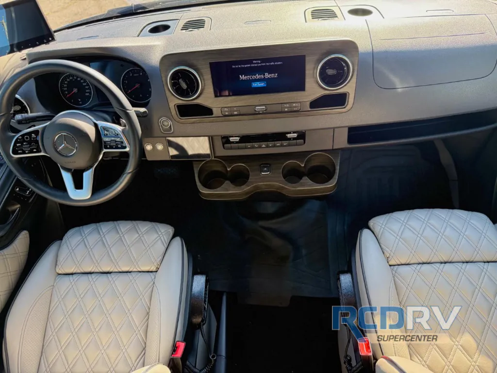 2025 Midwest Automotive Designs Luxe Cruiser D4, Photos photo 9