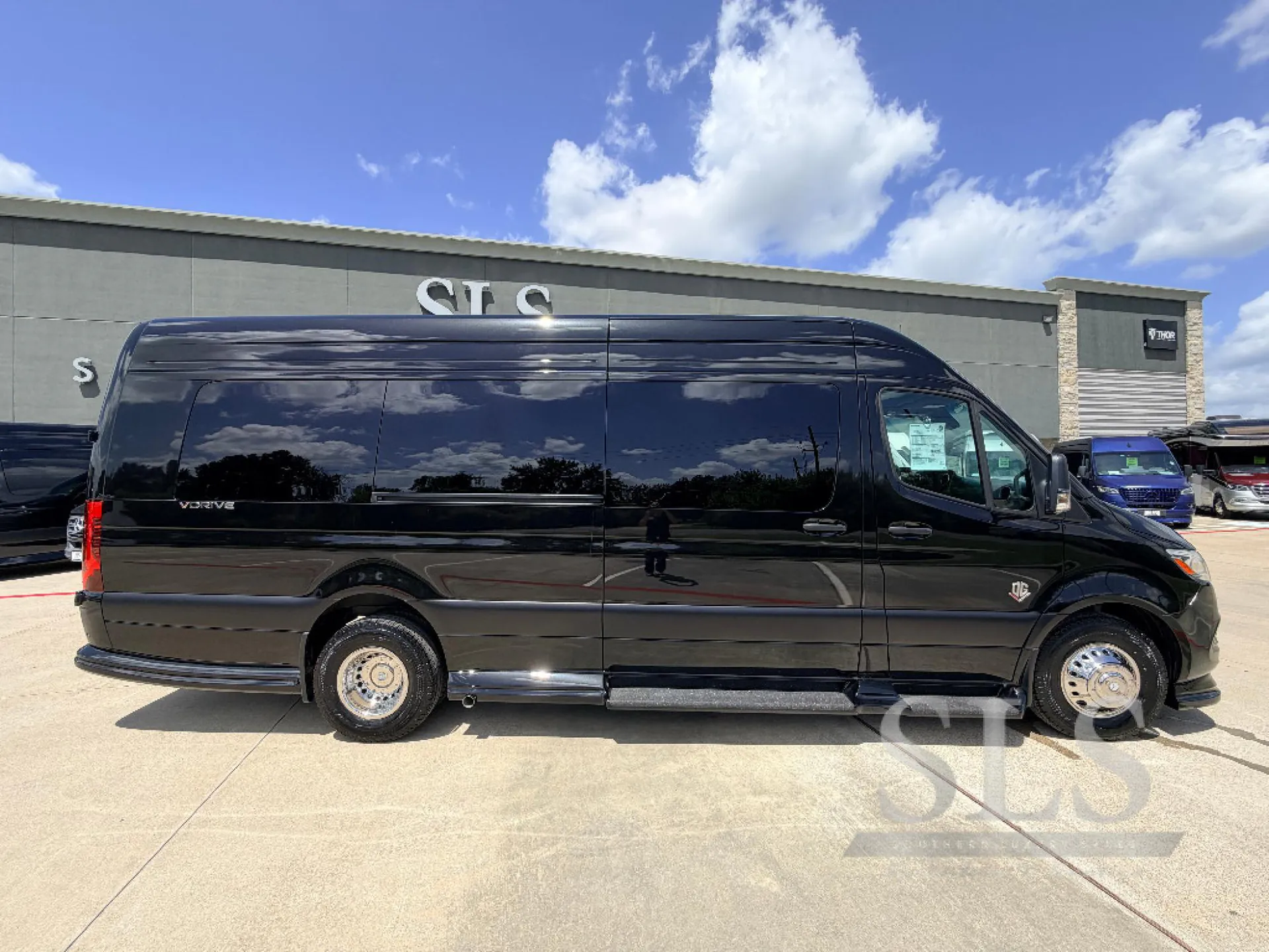 2027 OGV Luxury Coach V-Drive 10RJ - Photo 3