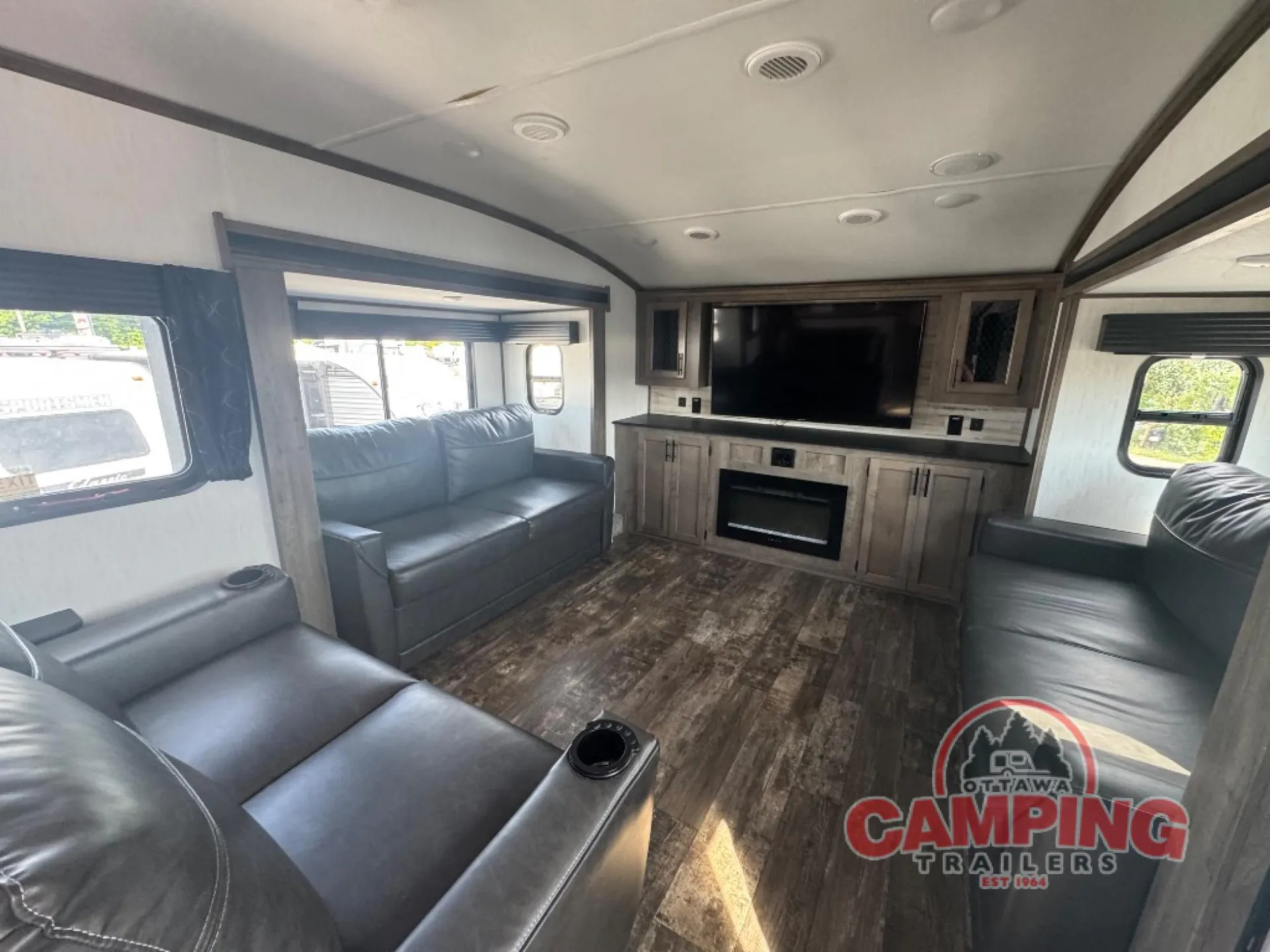 2023 Forest River Sabre 37FLH — Photo 7