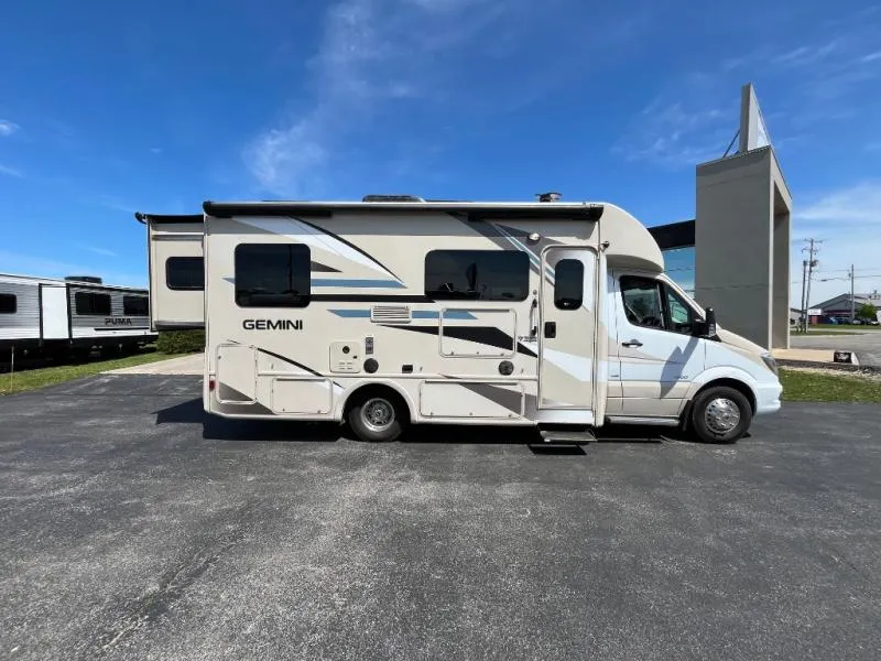 2017 Thor Motor Coach Gemini 24TX - Photo 2